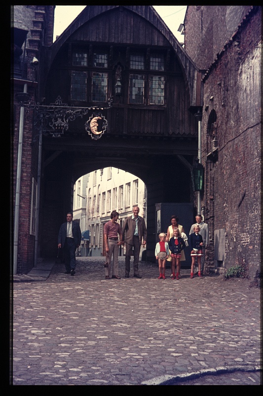 04.Brugge aug 1971 Rino,Ilse,Papa,Walter,Brigitte,Marion,Pete.JPG